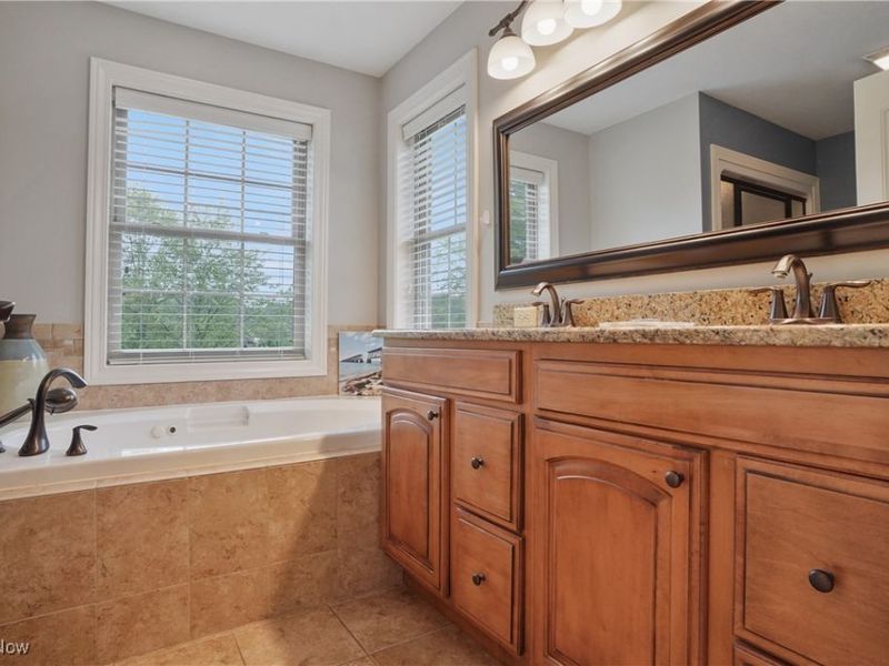 1302 Hillandale Drive, Akron, OH 44333 Photo 17