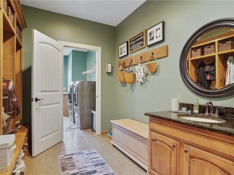 1302 Hillandale Drive, Akron, OH 44333 Photo 18