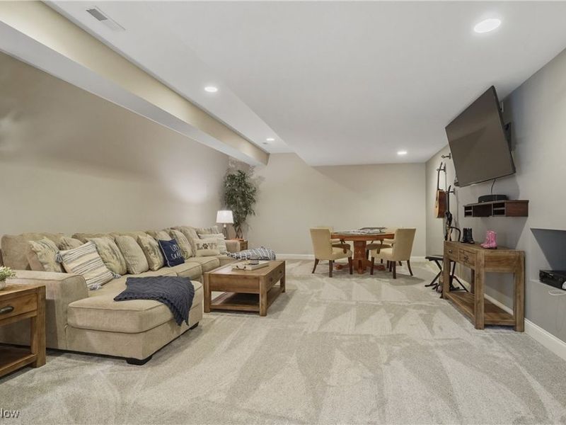 1302 Hillandale Drive, Akron, OH 44333 Photo 38