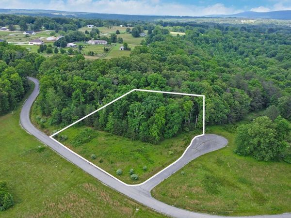 York Circle, Crossville, TN 38558