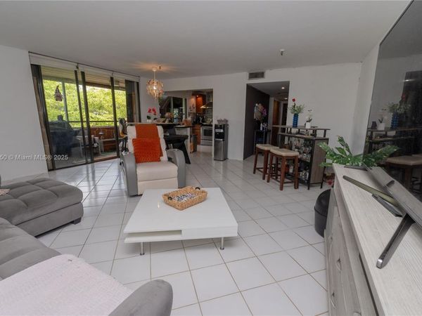 665 NE 195th St, Unit 419, Miami, FL 33179