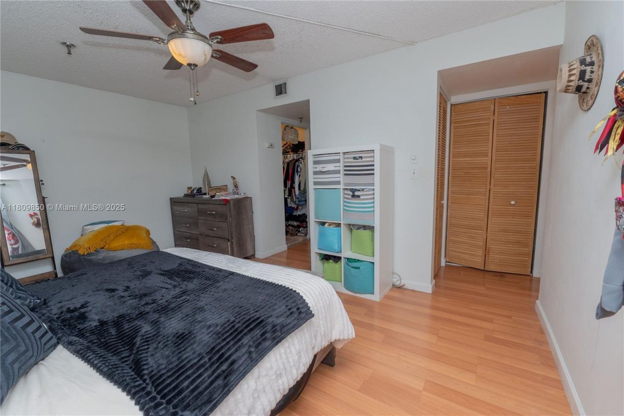 665 NE 195th St, Unit 419, Miami, FL 33179 Photo