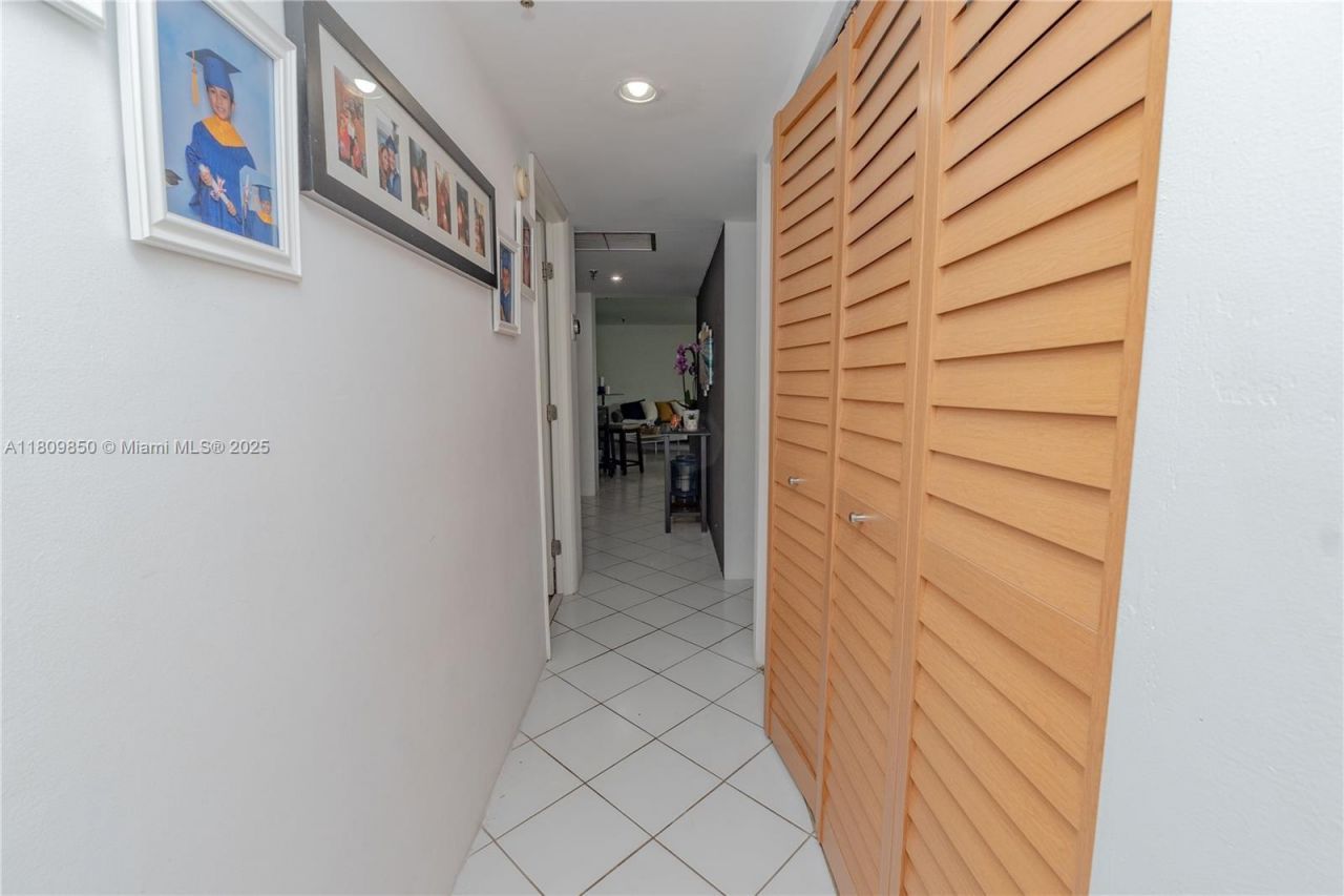 665 NE 195th St, Unit 419, Miami, FL 33179 Photo