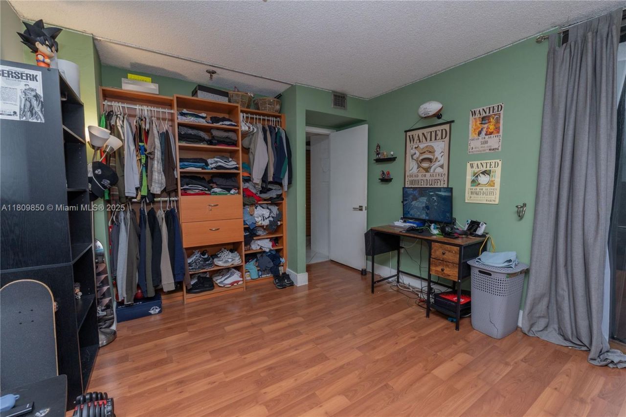 665 NE 195th St, Unit 419, Miami, FL 33179 Photo