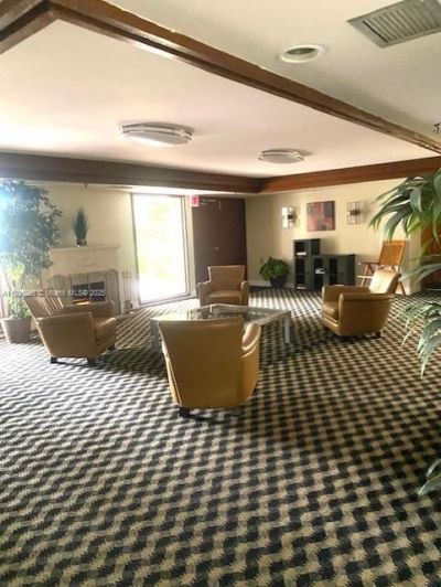 665 NE 195th St, Unit 419, Miami, FL 33179 Photo