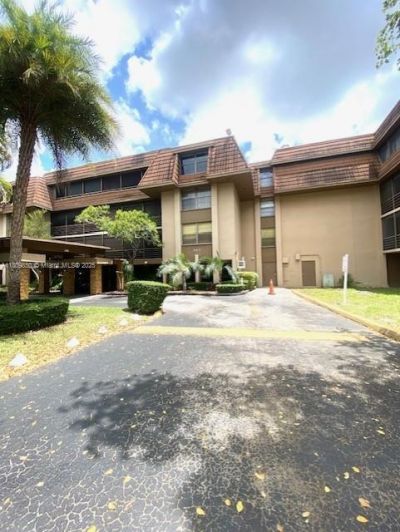 665 NE 195th St, Unit 419, Miami, FL 33179 Photo