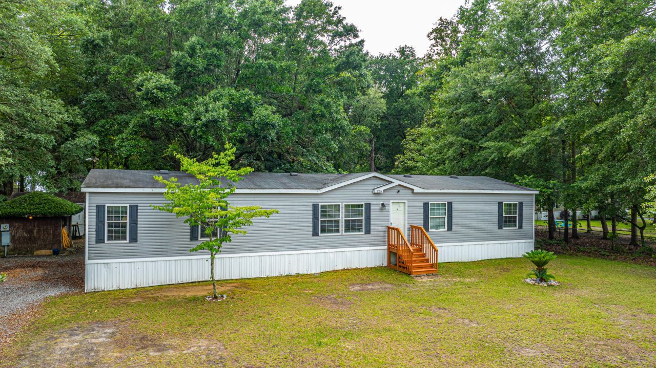 725 Hildebrand Drive Bonneau, SC 29431