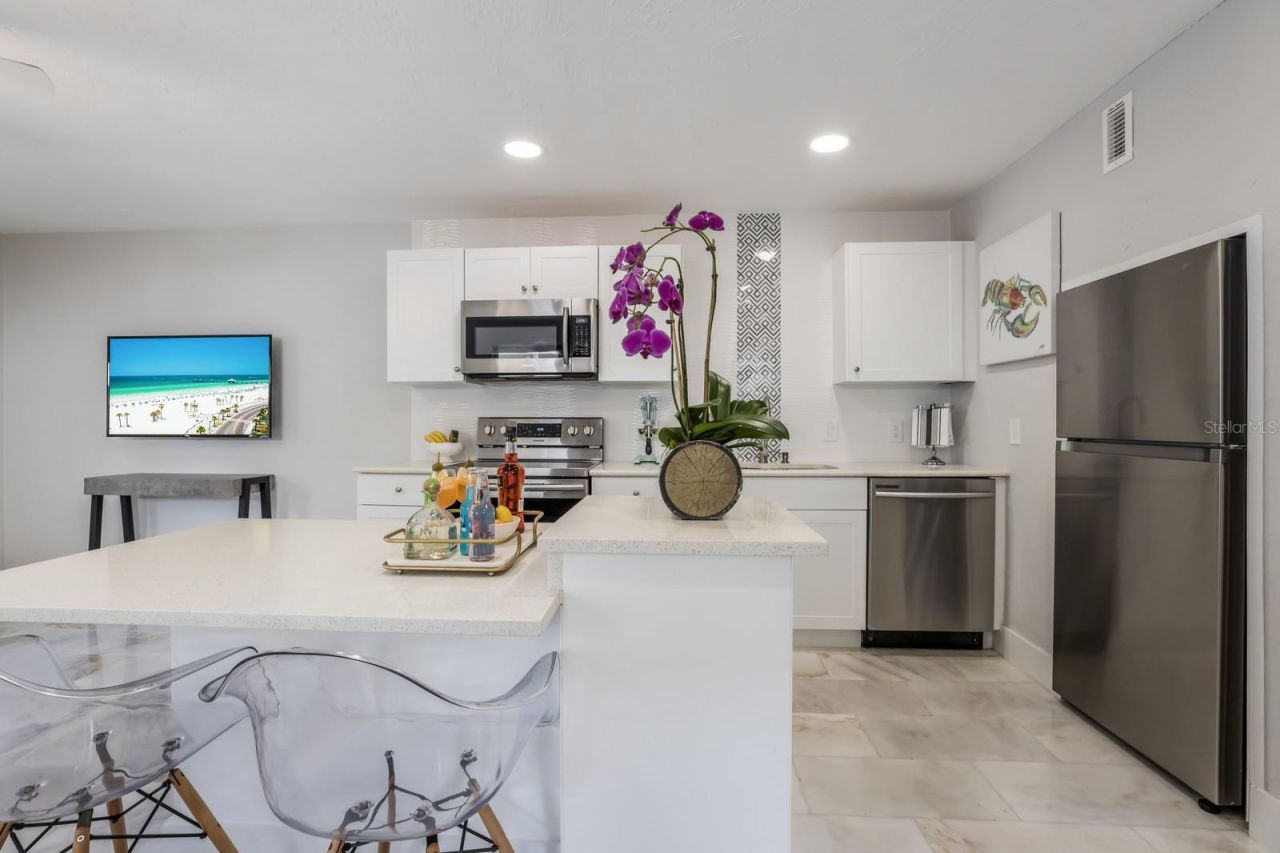 161 Golden Gate Point, Unit 4, Sarasota, FL 34236 Photo