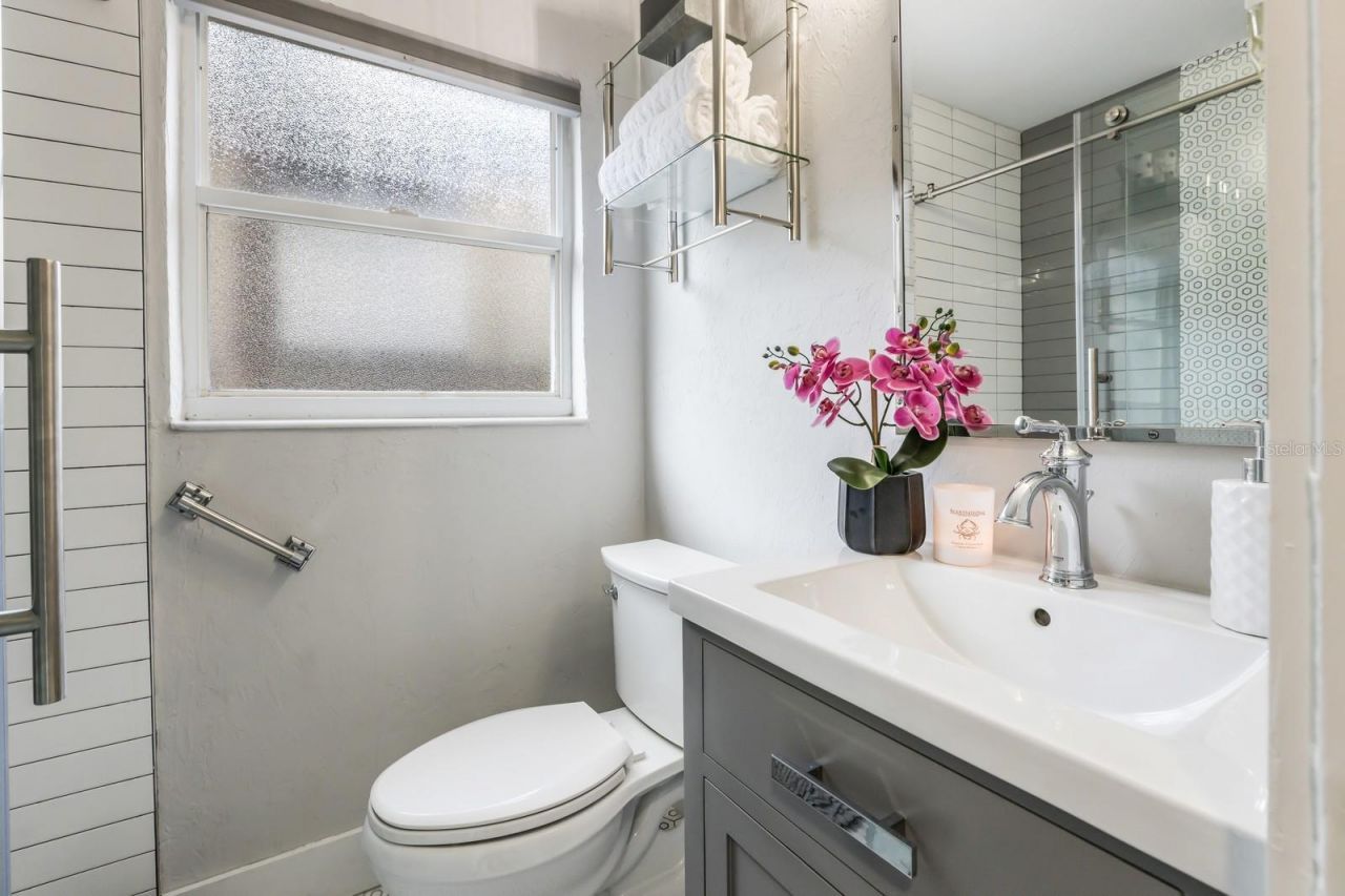 161 Golden Gate Point, Unit 4, Sarasota, FL 34236 Photo