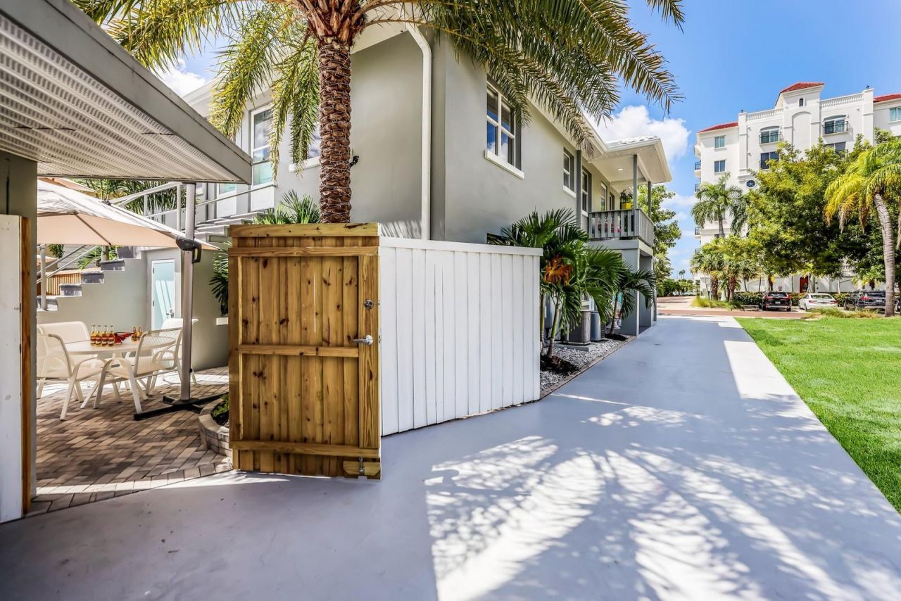 161 Golden Gate Point, Unit 4, Sarasota, FL 34236 Photo