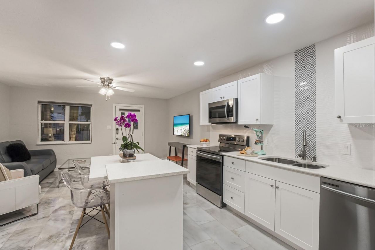 161 Golden Gate Point, Unit 4, Sarasota, FL 34236 Photo