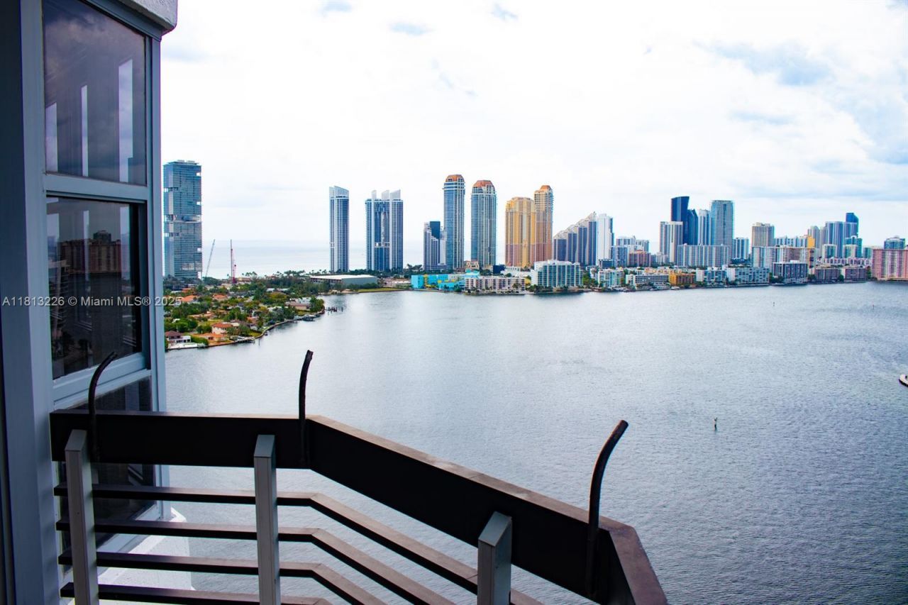 3530 Mystic Pointe Dr, Unit 3001, Aventura, FL 33180 Photo