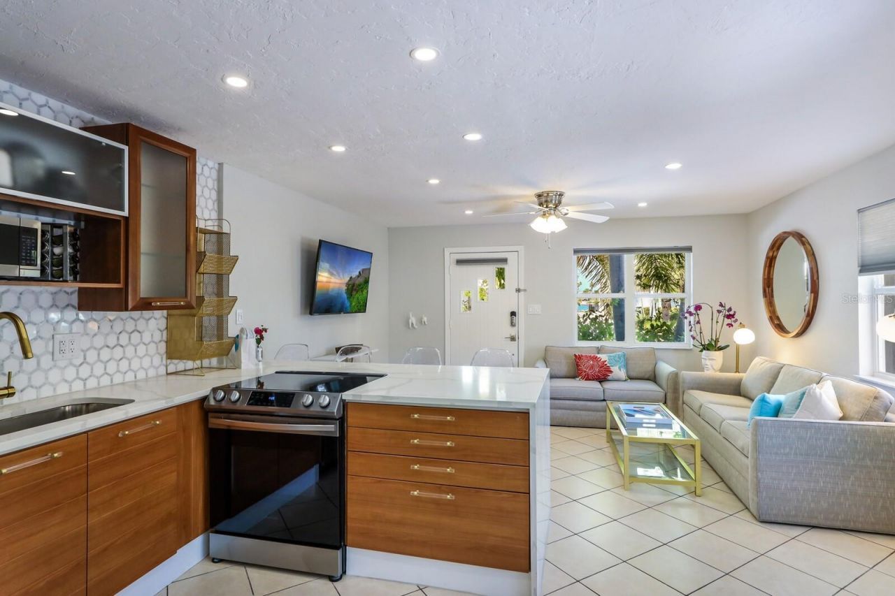 161 Golden Gate Point, Unit 1, Sarasota, FL 34236 Photo