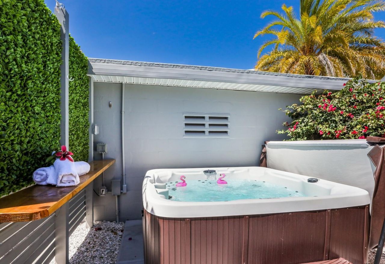 161 Golden Gate Point, Unit 1, Sarasota, FL 34236 Photo