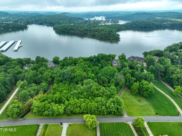 614 Harbor Point Drive, Johnson City, TN 37615