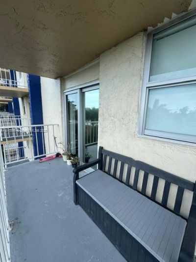 4550 NW 9th St, Unit 520E, Miami, FL 33126 Photo