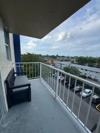 4550 NW 9th St, Unit 520E, Miami, FL 33126 Photo