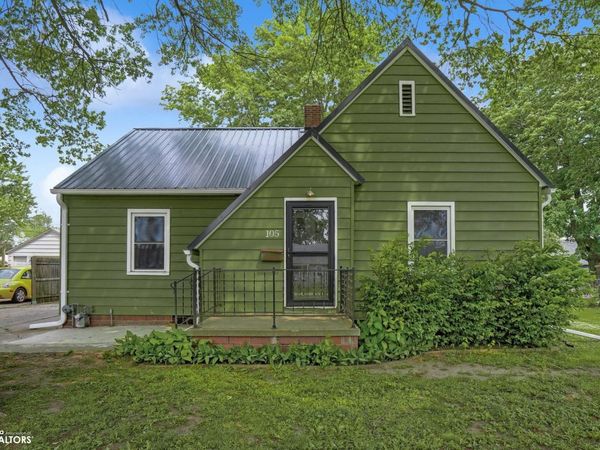 105 N Park Lane Drive, Knoxville, IA 50138