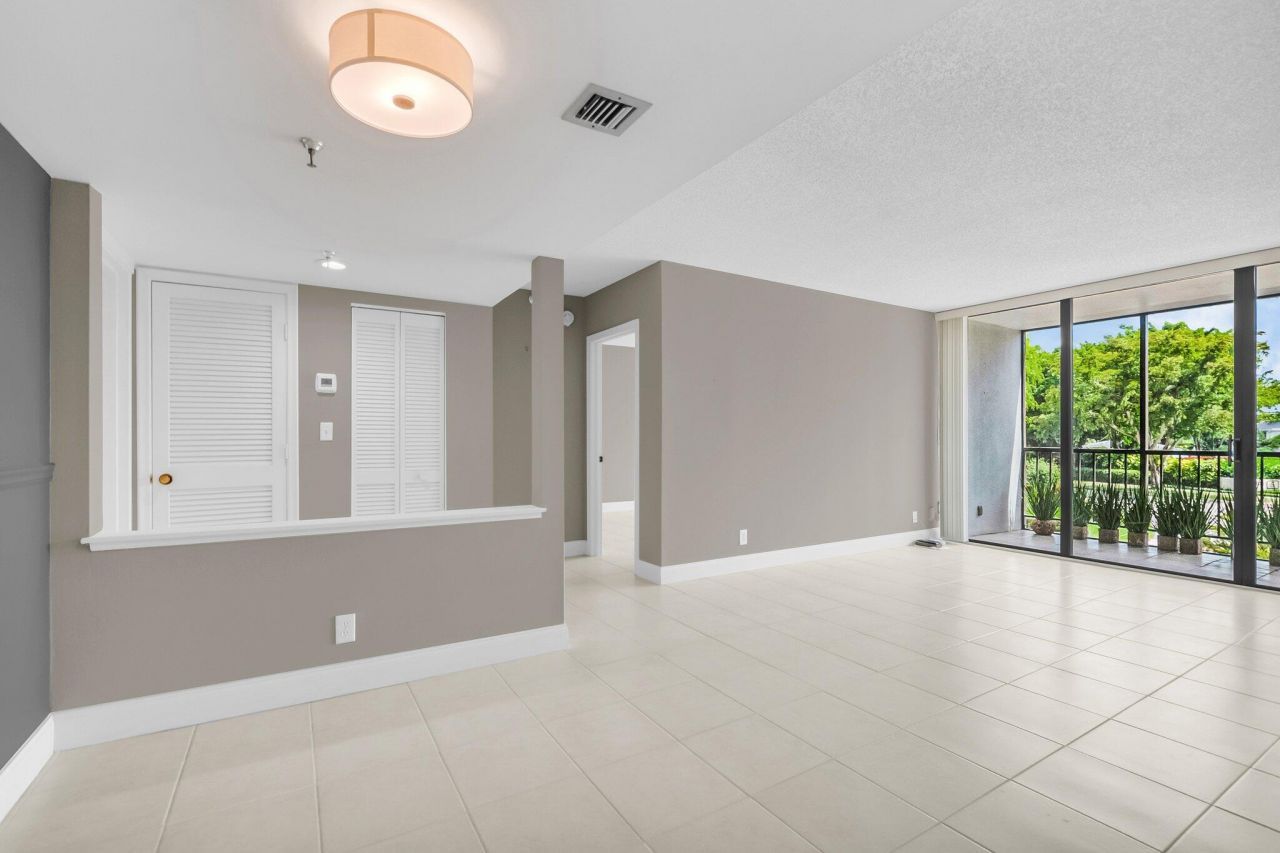 6895 Willow Wood Drive, Unit 1023, Boca Raton, FL 33434 Photo