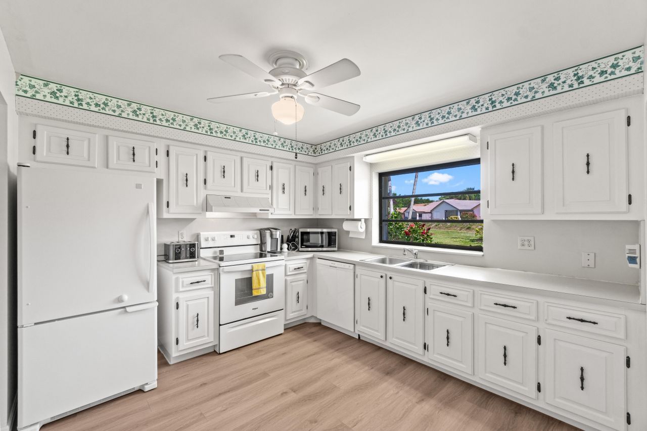 4858 Equestrian Road, Unit B, Boynton Beach, FL 33436 Photo