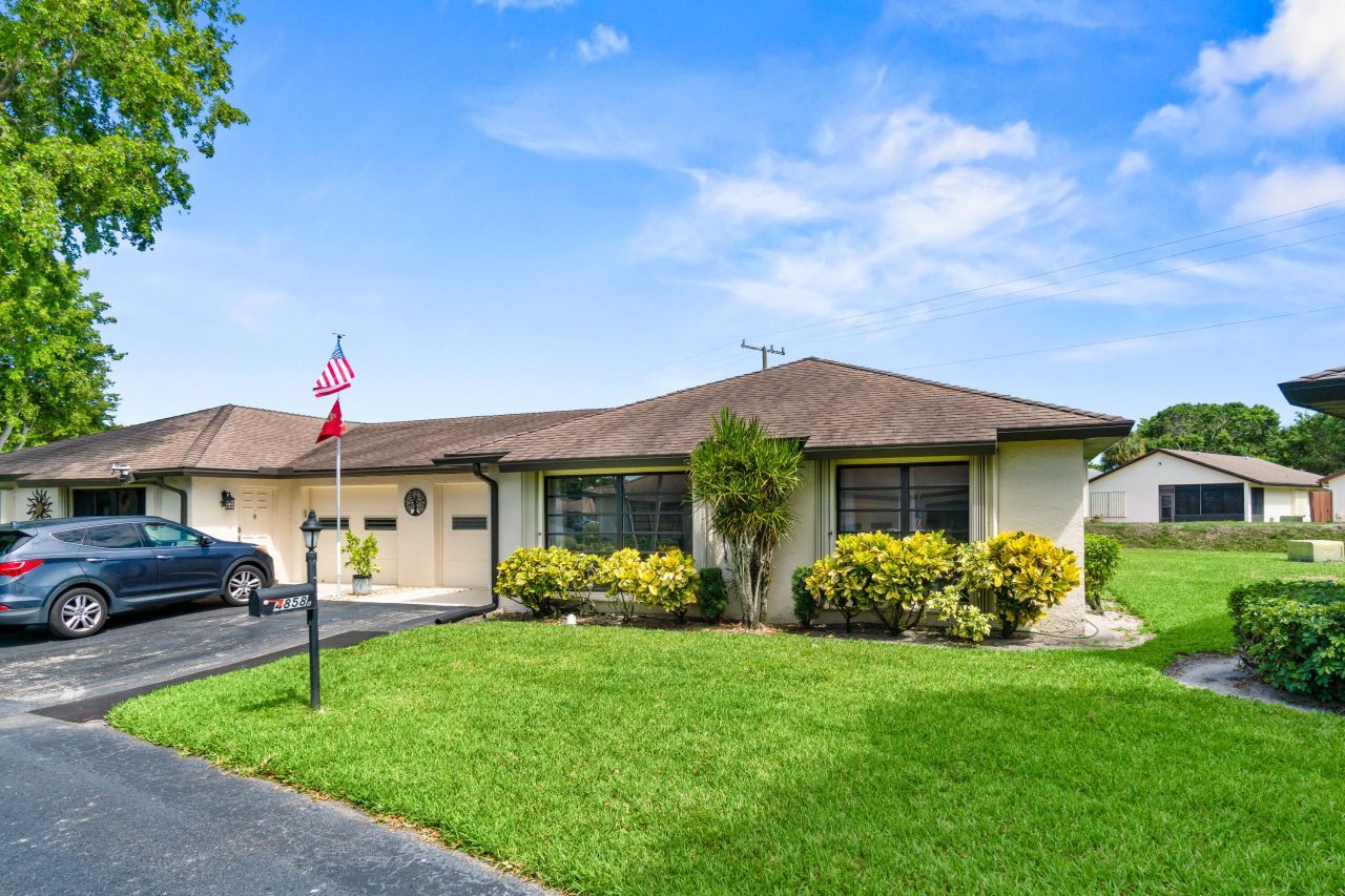 4858 Equestrian Road, Unit B, Boynton Beach, FL 33436 Photo