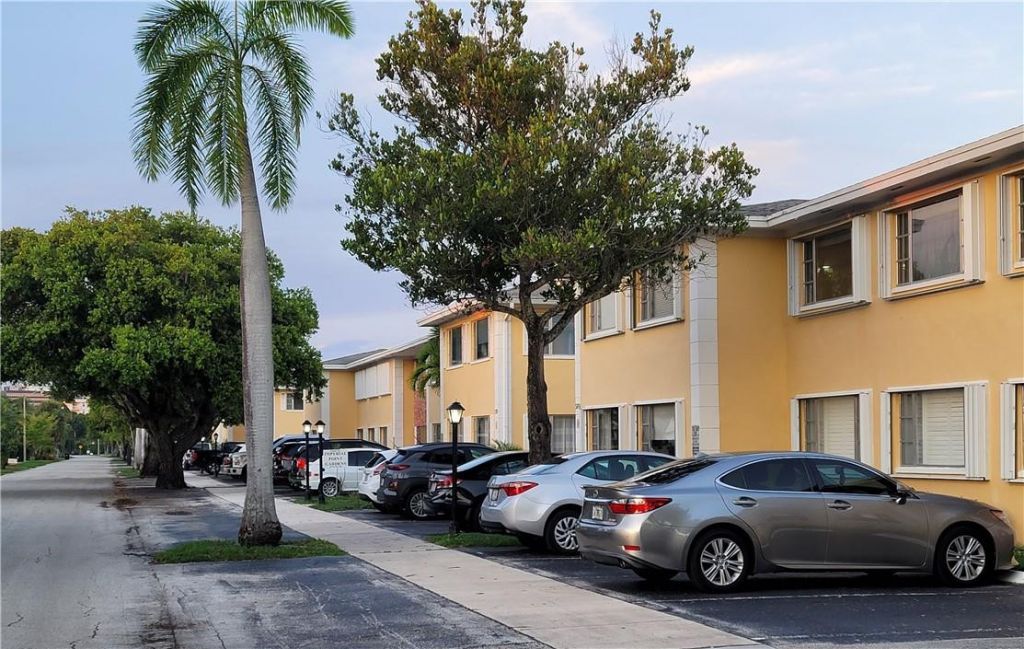 2230 NE 56th Place, Unit 208, Fort Lauderdale, FL 33308 Photo