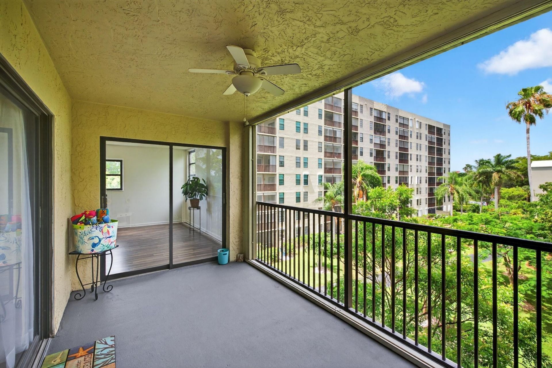 2112 S Cypress Bend Drive, Unit 401, Pompano Beach, FL 33069 Photo