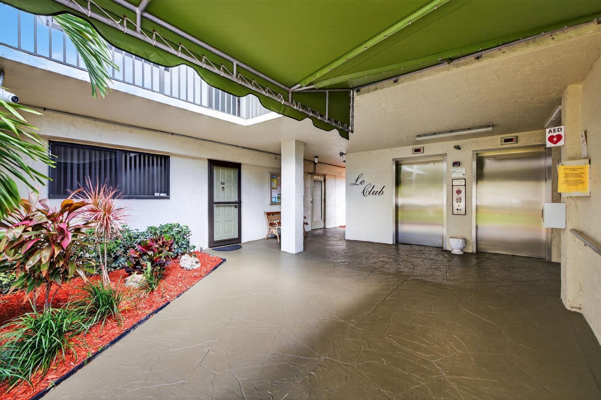 2112 S Cypress Bend Drive, Unit 401, Pompano Beach, FL 33069 Photo