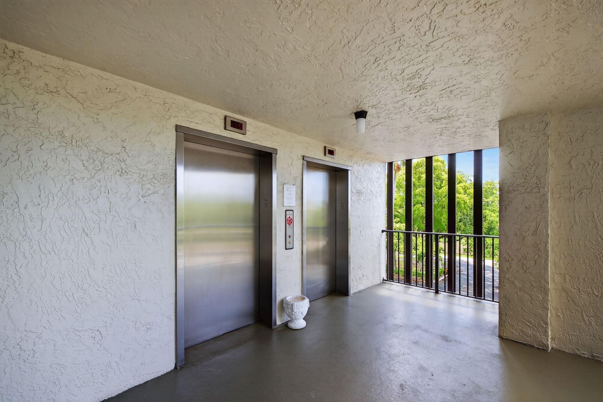 2112 S Cypress Bend Drive, Unit 401, Pompano Beach, FL 33069 Photo