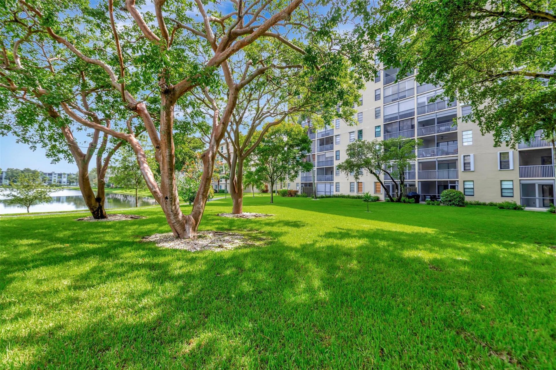 2112 S Cypress Bend Drive, Unit 401, Pompano Beach, FL 33069 Photo