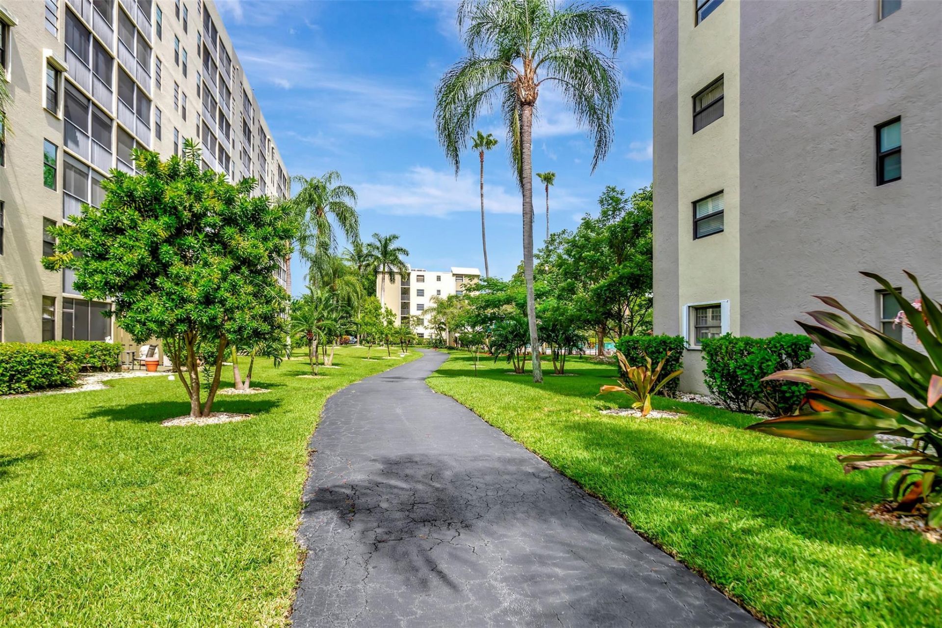 2112 S Cypress Bend Drive, Unit 401, Pompano Beach, FL 33069 Photo