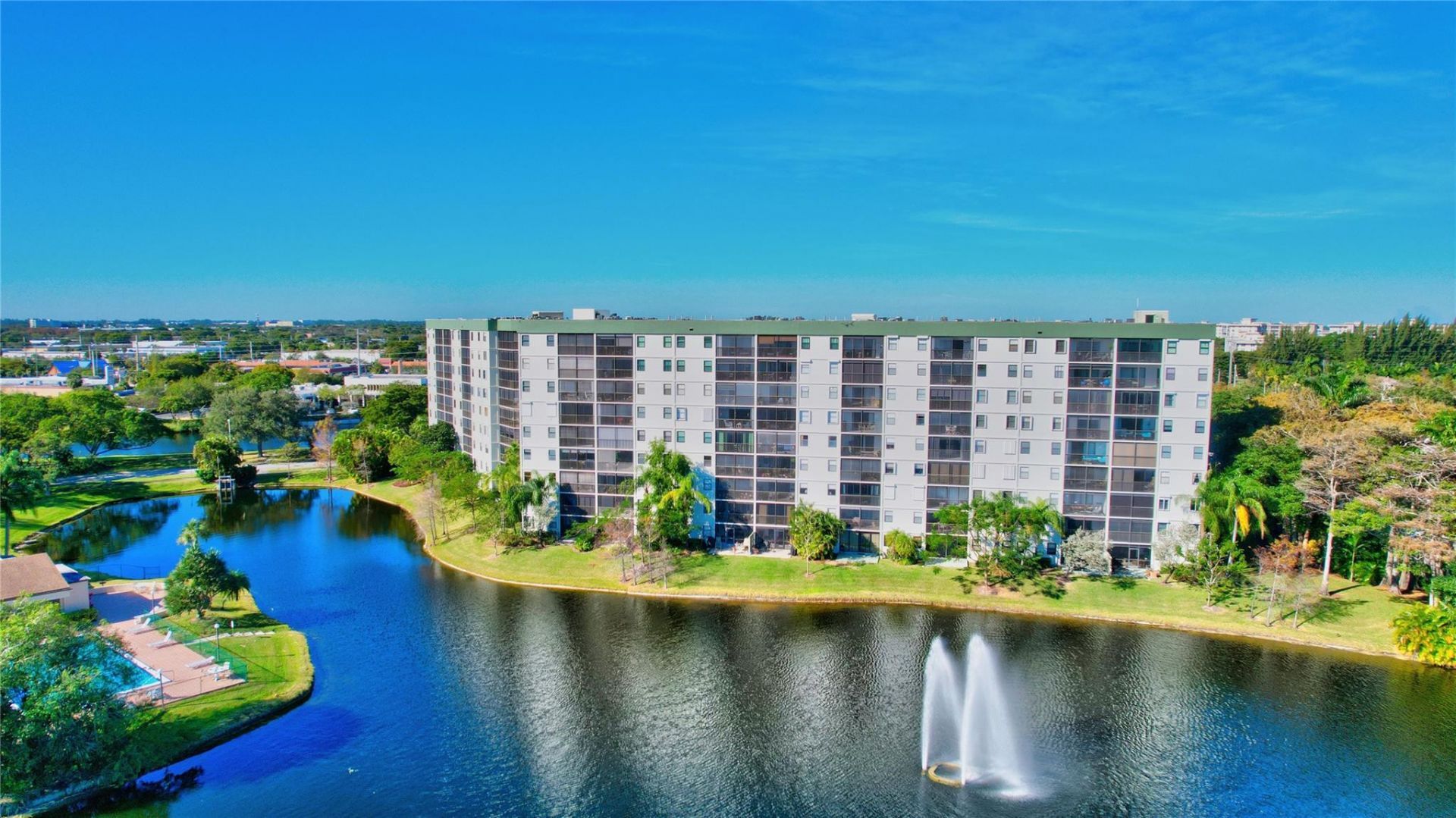 2112 S Cypress Bend Drive, Unit 401, Pompano Beach, FL 33069 Photo