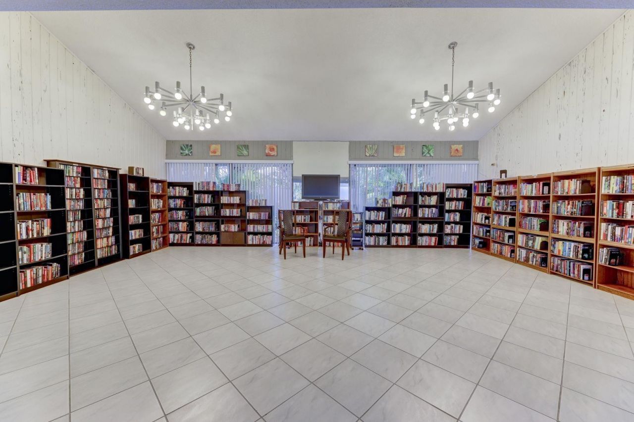 2112 S Cypress Bend Drive, Unit 401, Pompano Beach, FL 33069 Photo