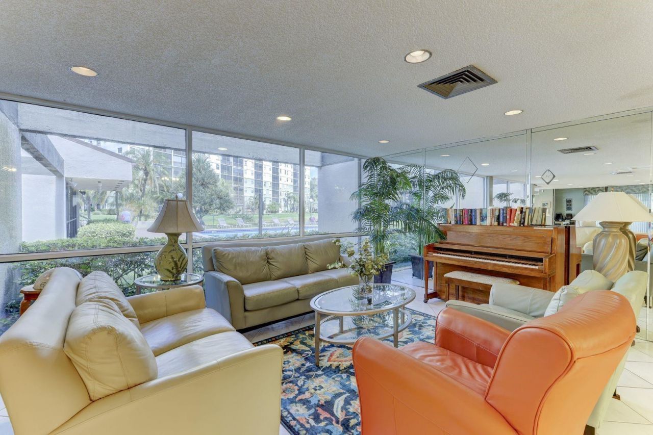 2112 S Cypress Bend Drive, Unit 401, Pompano Beach, FL 33069 Photo