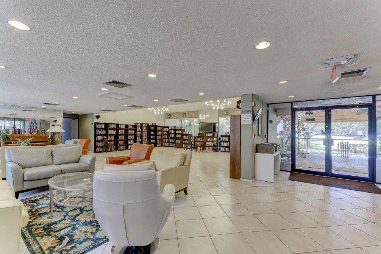 2112 S Cypress Bend Drive, Unit 401, Pompano Beach, FL 33069 Photo