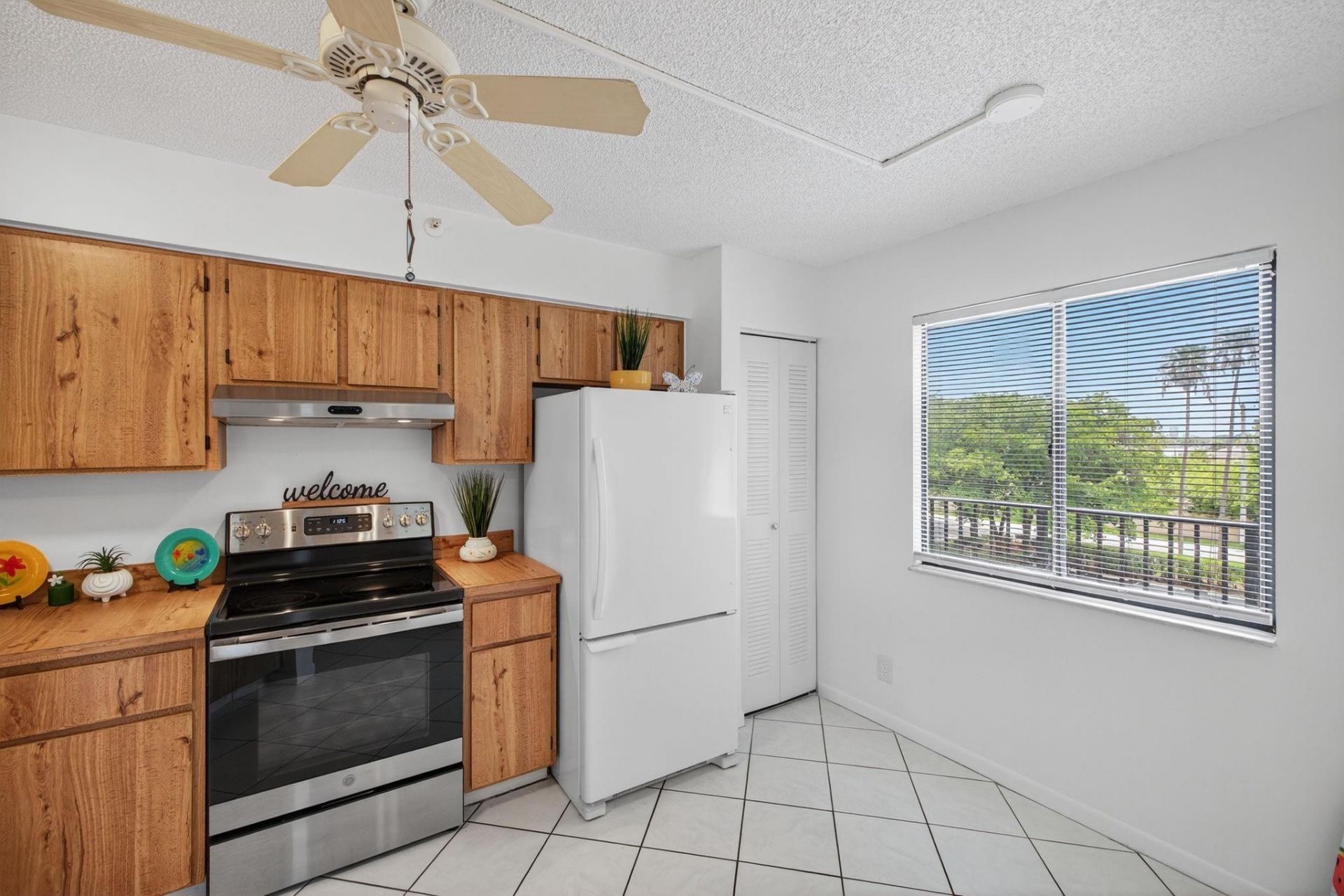 2112 S Cypress Bend Drive, Unit 401, Pompano Beach, FL 33069 Photo