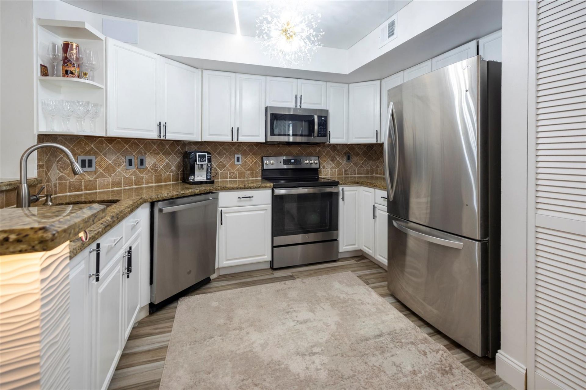 761 N Pine Island Road, Unit 106, Plantation, FL 33324 Photo