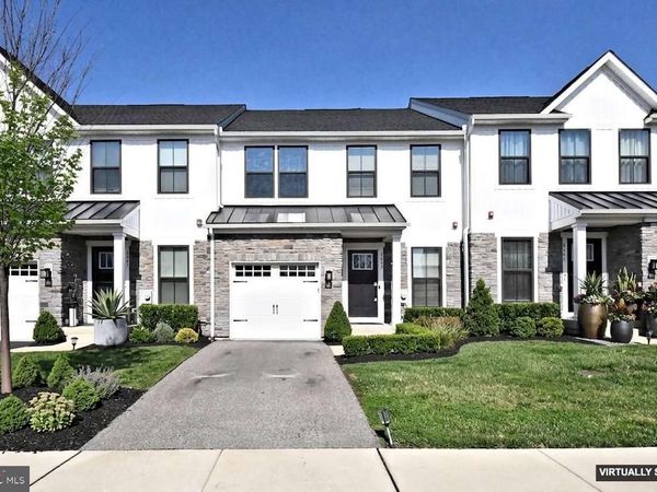 8043 MILLTOWN CIRCLE, CHELTENHAM, PA 19012