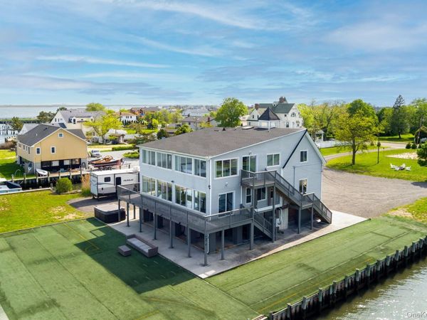 200 Clocks Boulevard, Massapequa, NY 11758