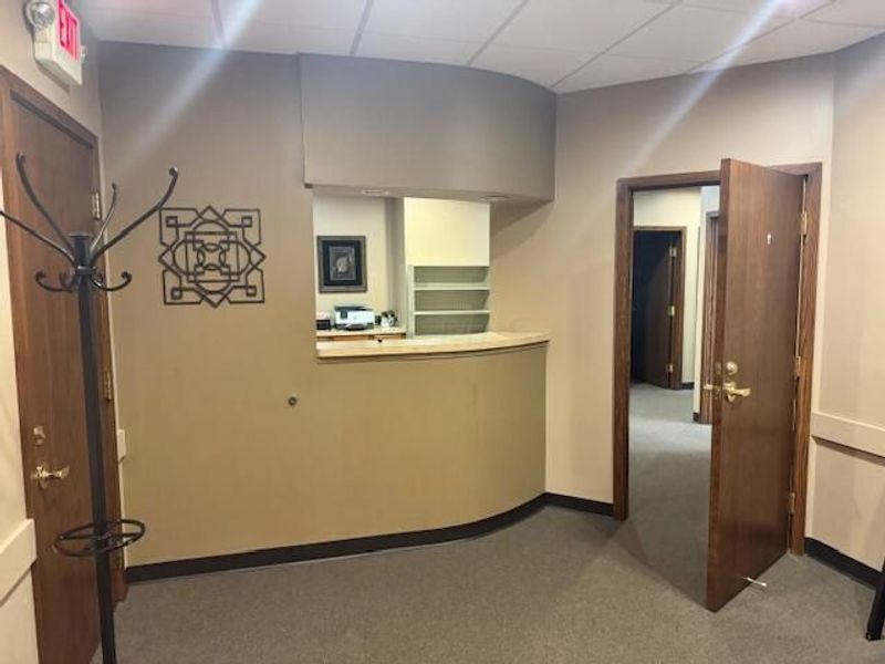 1580 Fishinger Road, Columbus, OH 43221 Photo 4