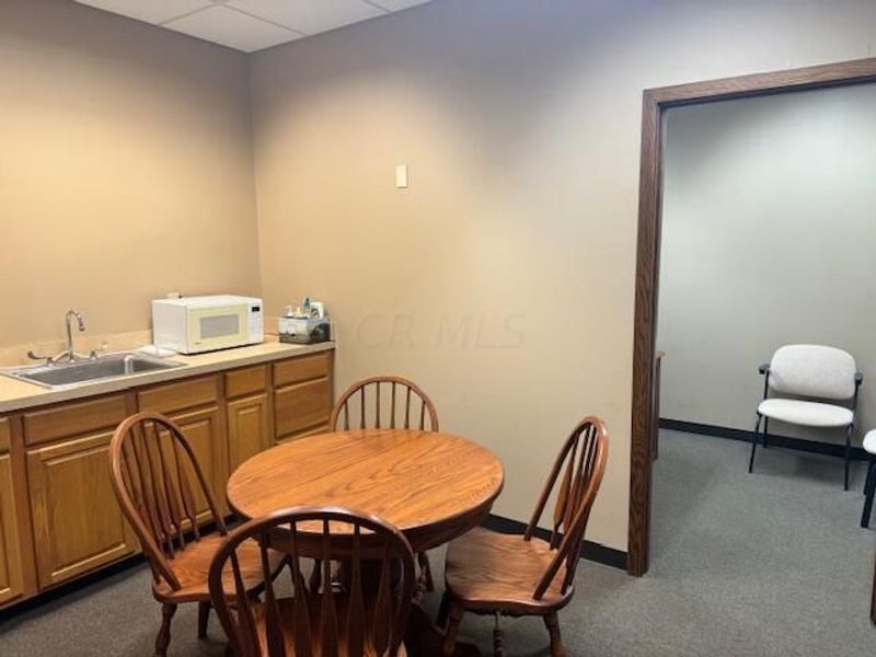 1580 Fishinger Road, Columbus, OH 43221 Photo 8