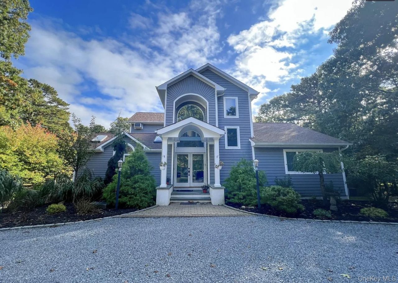 4 Douglas Court, Hampton Bays, NY 11946 Main Photo