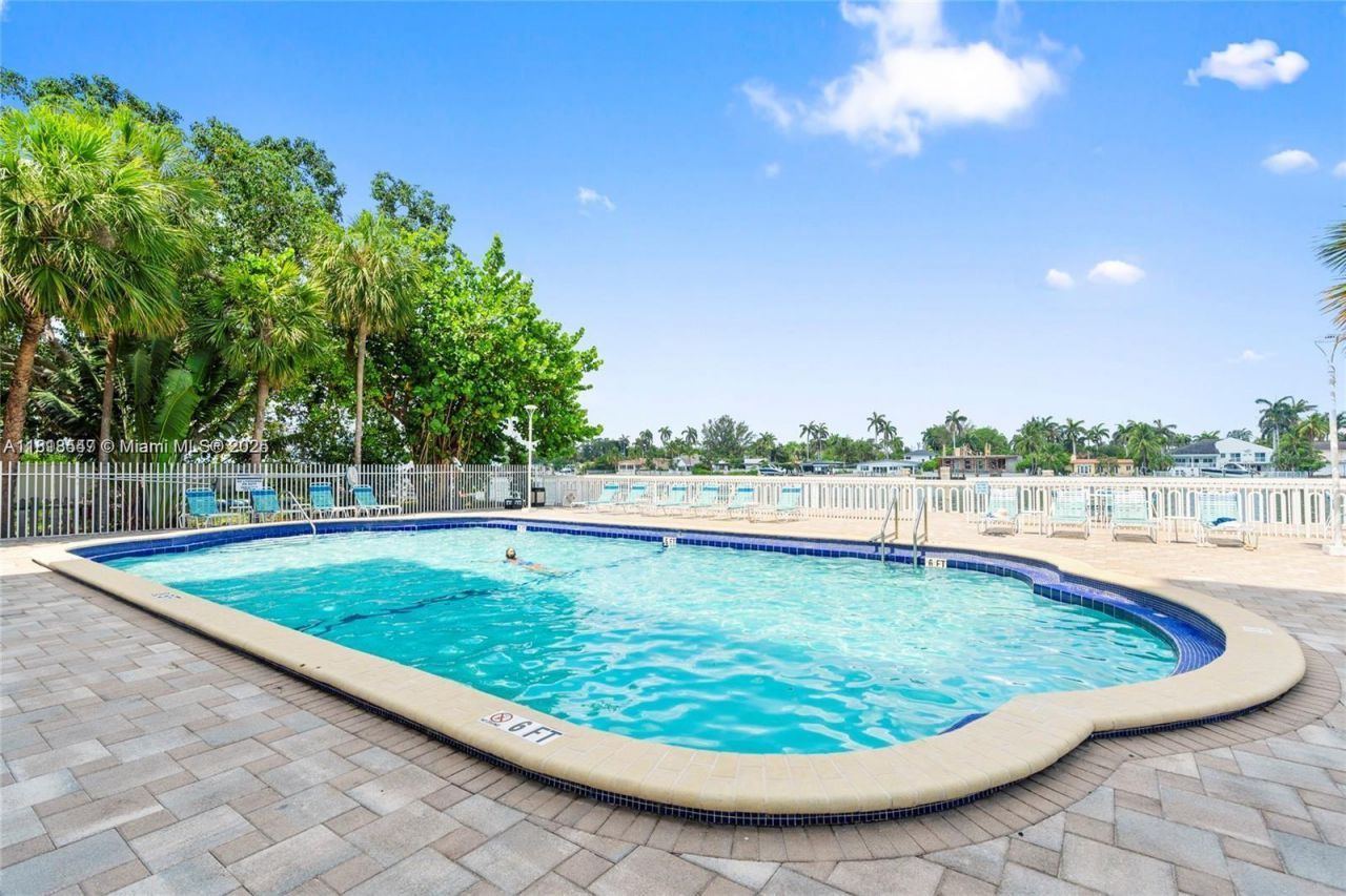 1455 N Treasure Dr, Unit 3R, North Bay Village, FL 33141 Photo