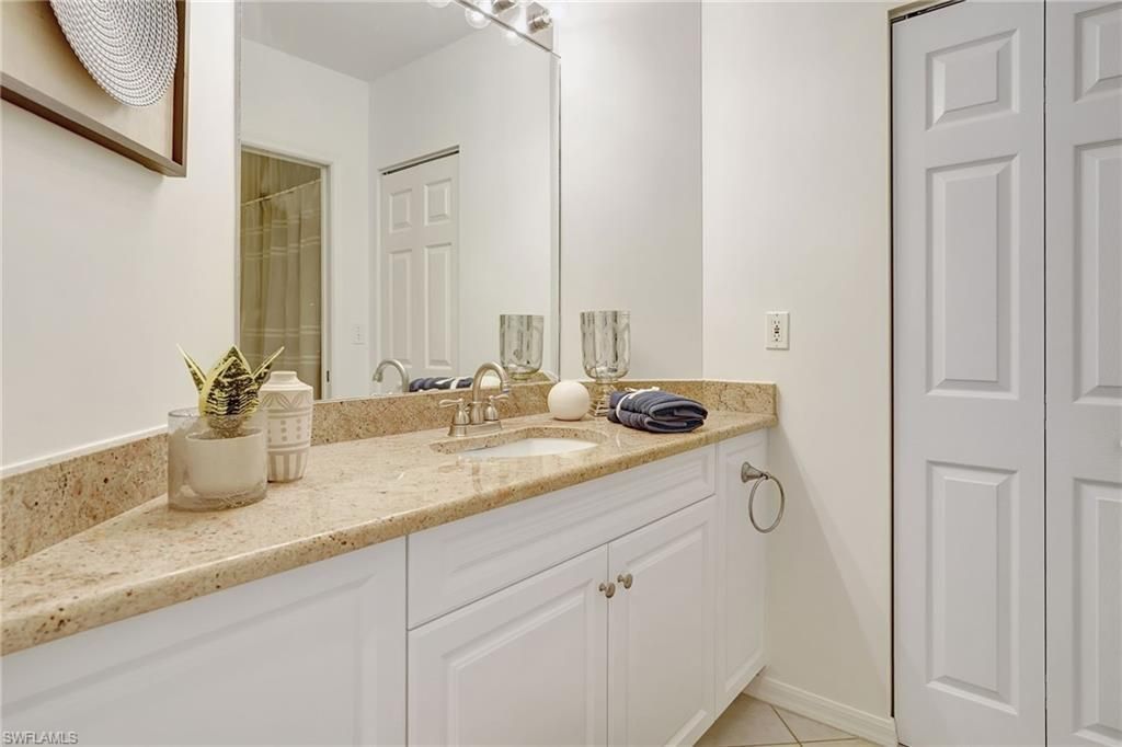 470 Launch Cir, Unit V-405, Naples, FL 34108 Photo