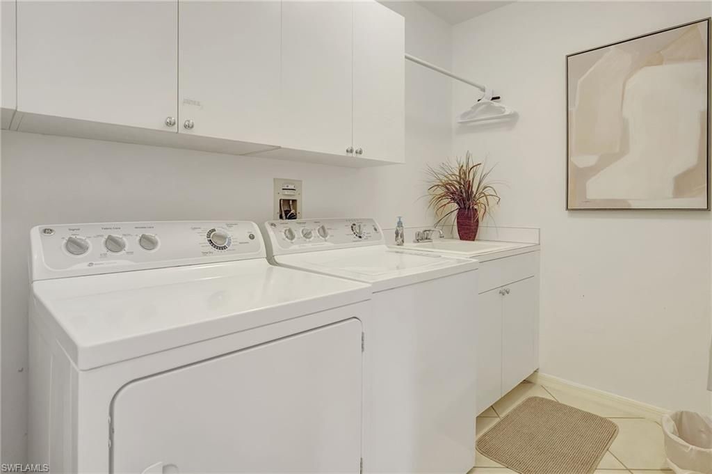 470 Launch Cir, Unit V-405, Naples, FL 34108 Photo