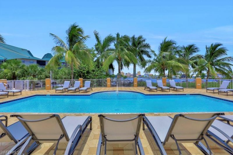 470 Launch Cir, Unit V-405, Naples, FL 34108 Photo