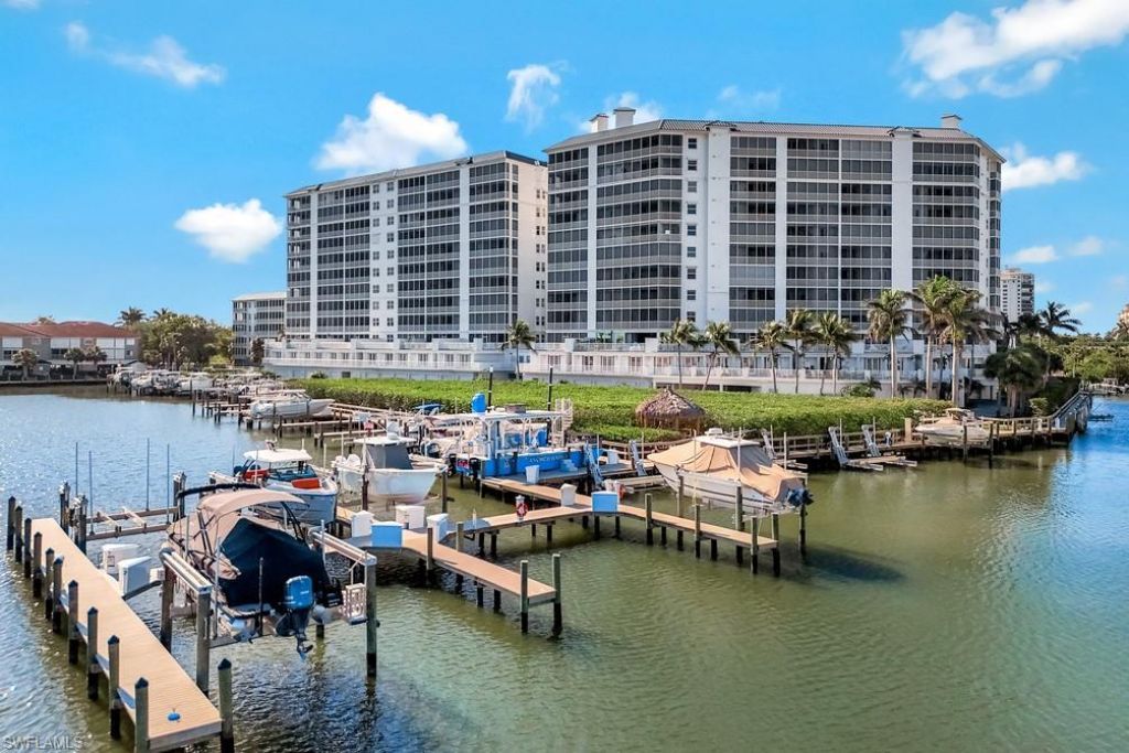 470 Launch Cir, Unit V-405, Naples, FL 34108 Photo