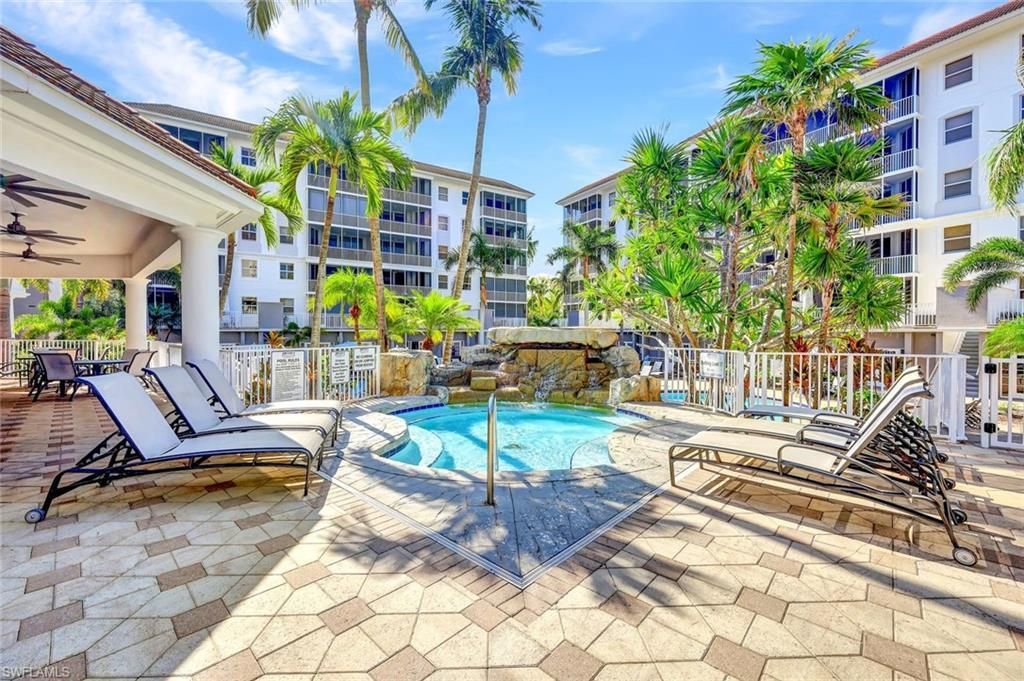 470 Launch Cir, Unit V-405, Naples, FL 34108 Photo