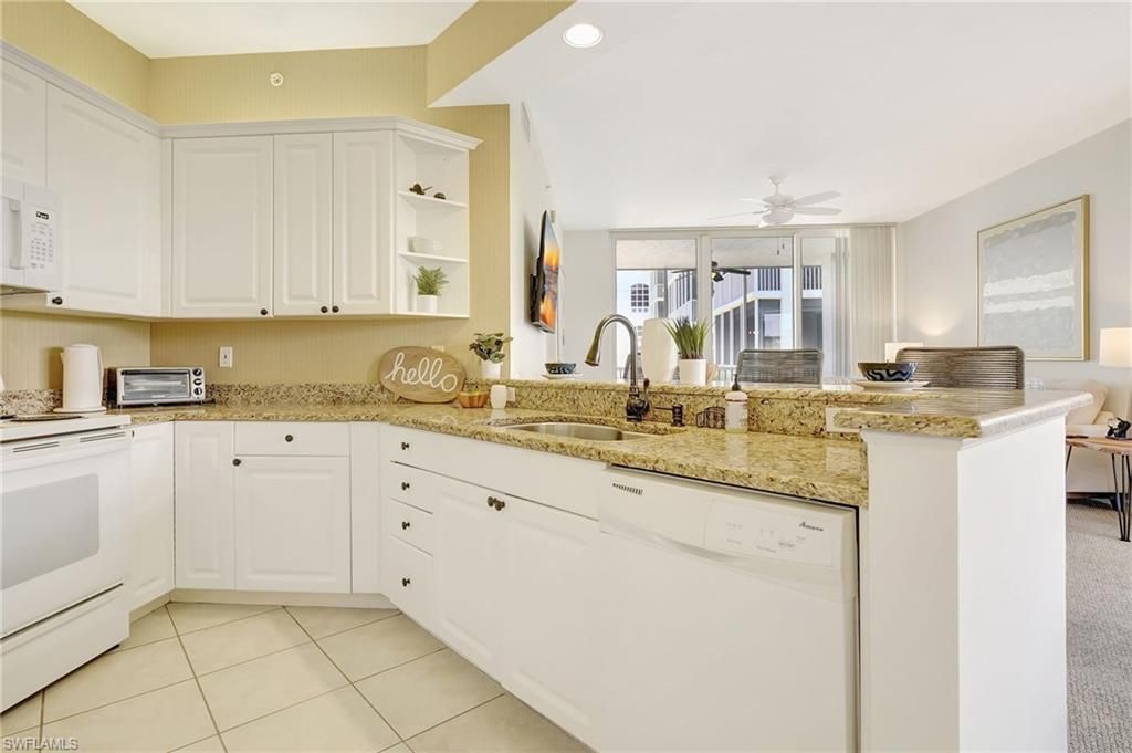 470 Launch Cir, Unit V-405, Naples, FL 34108 Photo