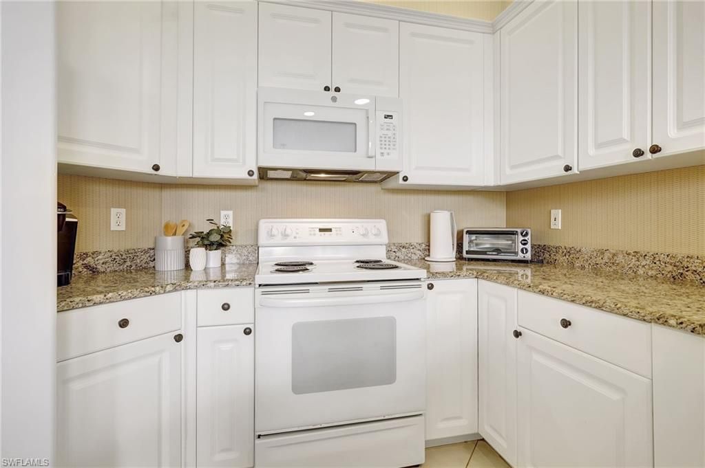 470 Launch Cir, Unit V-405, Naples, FL 34108 Photo